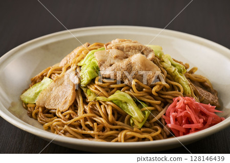 看起來美味的醬汁炒麵 128146439