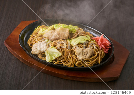 鐵板上的炒麵 128146469
