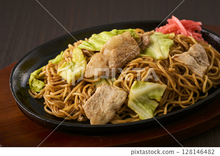 Fried noodles served on a hot plate Fried noodles served on a hot plate 128146482