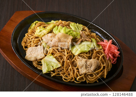 鐵板上的炒麵 128146488