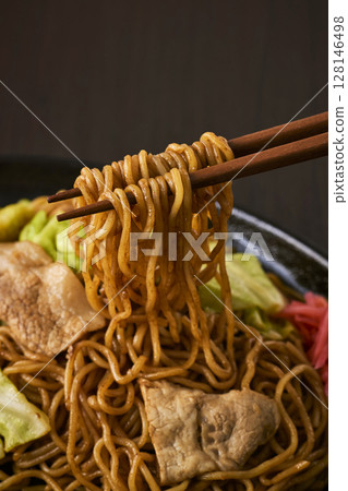Fried noodles served on a hot plate 128146498