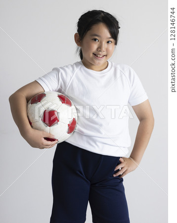 穿著健身房衣服的小學學生 128146744