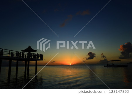 沖繩石垣島富崎海灘日落 128147893