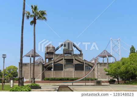 背景為瀨戶內大橋紀念館及瀨戶內大橋（南備山瀨戶內大橋） 128148023