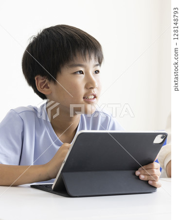 Elementary school students using tablets 128148793