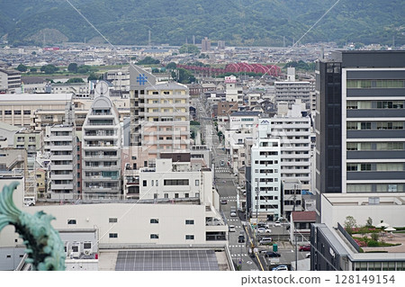 和歌山市、和歌山城、從主塔上俯瞰城市和紀之橋(放大,向北,初夏) 和歌山市、和歌山城、從主塔上俯瞰城市和紀之橋(放大,向北,初夏) 128149154