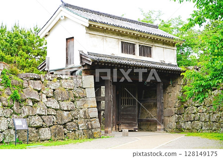 和歌山市、和歌山城、岡口門（從西北方向，初夏） 128149175