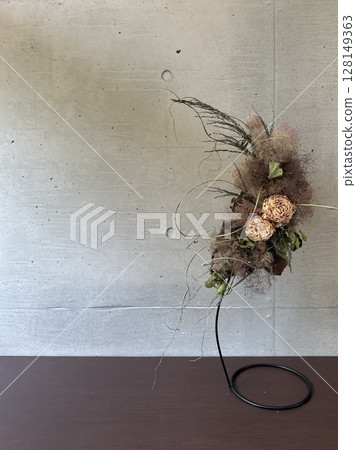 Dried Flower Half Moon 128149363