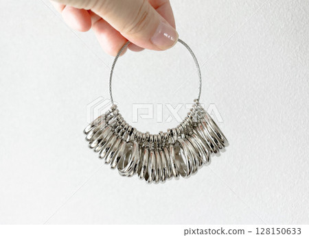 測量戒指尺寸的環規 128150633