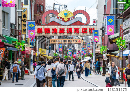 [Tokyo] Sugamo Jizo Street Shopping District, famous as Grandma's Harajuku 128151375