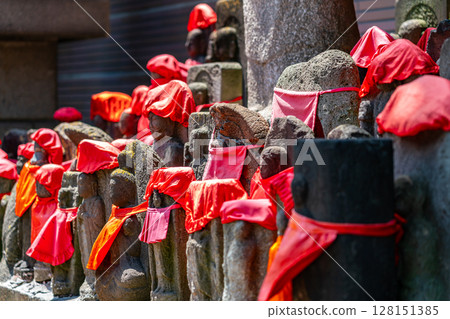 [Tokyo] The Jizo of Koganji Temple, famous for its Thorn-Removing Jizo 128151385