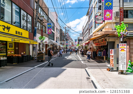 [Tokyo] Sugamo Jizo Street Shopping District, famous as Grandma's Harajuku 128151388