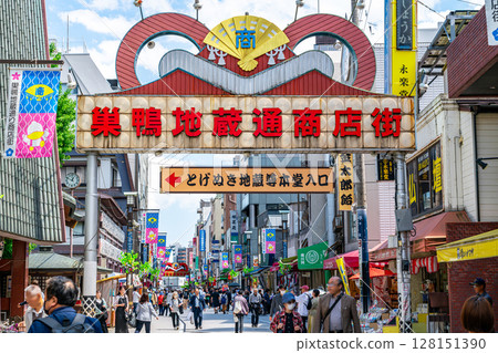 [Tokyo] Sugamo Jizo Street Shopping District, famous as Grandma's Harajuku 128151390