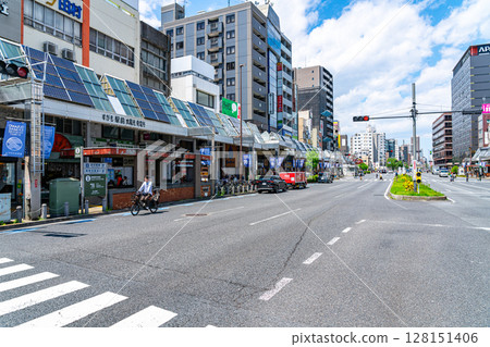 [東京] 巢鴨站前商店街，店鋪林立 128151406