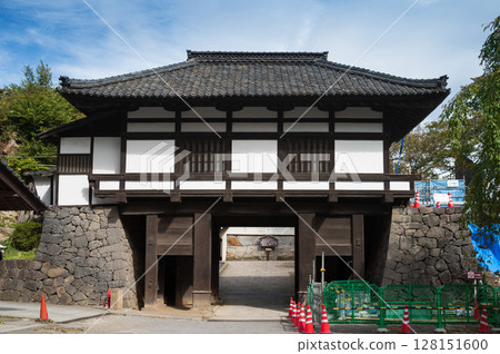小諸城是位於長野縣小諸市的一座城堡,以其獨特的「洞城」結構而聞名,這意味著城堡位於城下町的下方。 小諸城是位於長野縣小諸市的一座城堡,以其獨特的「洞城」結構而聞名,這意味著城堡位於城下町的下方。 128151600