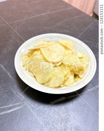 鹽味海藻薯片 鹽味海藻薯片 128153151