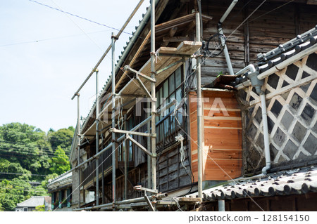 Scaffolding for renovation of old house Scaffolding for renovation of old house 128154150