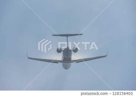 宮城縣名取市仙台機場清晨，飛機起飛 128156403