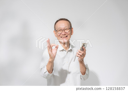 Seniors, Smartphones, Smartphones Seniors, Smartphones, Smartphones 128158837