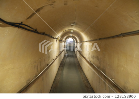 沖繩舊海軍司令部洞穴通道 128158900