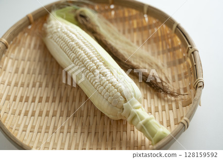 pure white 128159592