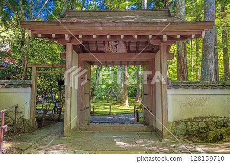Sanzen-in Temple Western Gate, Ohara, Kyoto Sanzen-in Temple Western Gate, Ohara, Kyoto 128159710