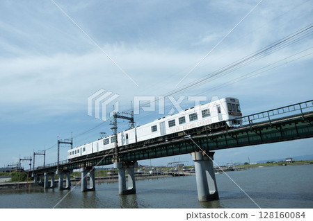 鐵路廚房火車橫渡鐵橋 鐵路廚房火車橫渡鐵橋 128160084