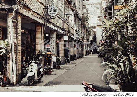 台北小巷風光：迪化街 128160692