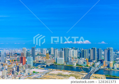 七月,日本東京城市景觀。邁向新時代。築地市場舊址景觀等。即將重建…= 4日 七月,日本東京城市景觀。邁向新時代。築地市場舊址景觀等。即將重建…= 4日 128161373