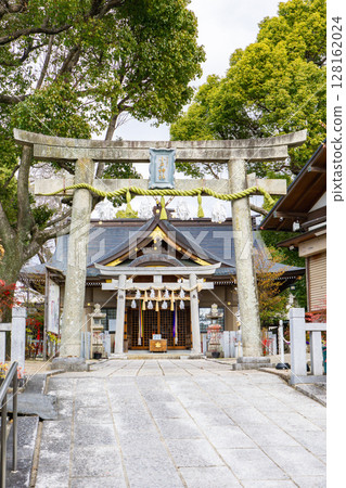 Torii gate at Obe Shrine in Obe, Kawanishi City, Hyogo Prefecture Torii gate at Obe Shrine in Obe, Kawanishi City, Hyogo Prefecture 128162024
