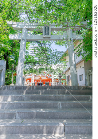 Torii gate at Tamatsukuri Inari Shrine (rebuilt by Toyotomi Hideyori) in Tamatsukuri, Chuo Ward, Osaka City Torii gate at Tamatsukuri Inari Shrine (rebuilt by Toyotomi Hideyori) in Tamatsukuri, Chuo Ward, Osaka City 128162026