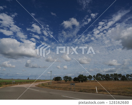 The winding road, the parting wind - the boundary between the sky and the fields in Brandon The winding road, the parting wind - the boundary between the sky and the fields in Brandon 128162680