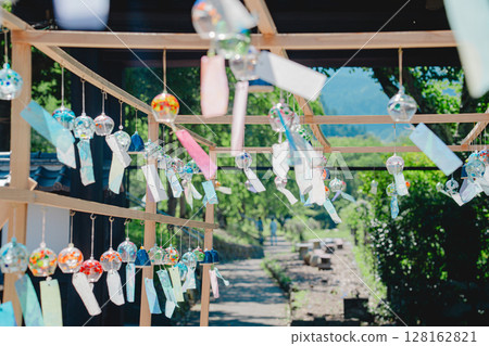 夏日傳統：隨風鈴搖曳的小路 128162821