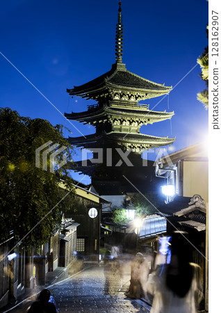 Kyoto Hokanji Temple (Yasaka Tower) 128162907