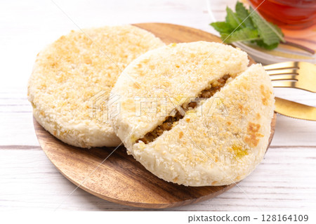 Flat curry bread Flat curry bread 128164109