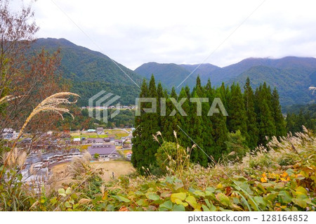 飛驒白川PA停車場 東海北陸高速公路風景 128164852