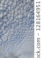 sky with scaly clouds 128164951
