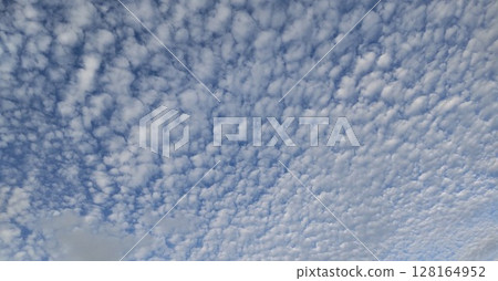 sky with scaly clouds sky with scaly clouds 128164952