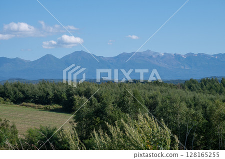 夏日藍天與連綿群山-十勝山脈 夏日藍天與連綿群山-十勝山脈 128165255