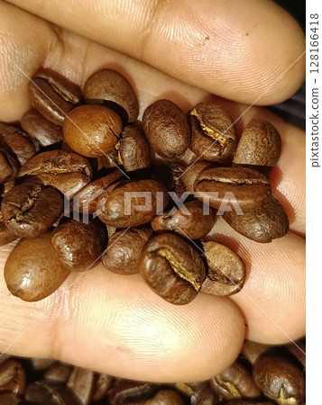 Picture of coffee beans with selective focus 128166418