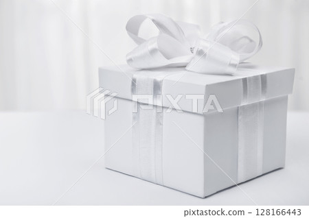 Gift Gift 128166443