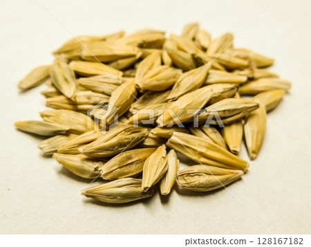 Barley corn isolated on white background Barley corn isolated on white background 128167182