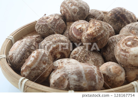 Close-up of washed taro in a bamboo basket 128167754