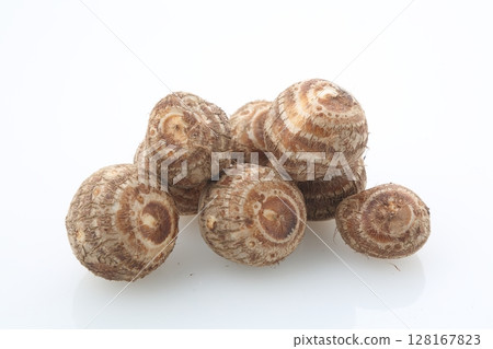 Washed taro roll 128167823