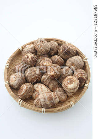 Washed taro in a bamboo basket Washed taro in a bamboo basket 128167965