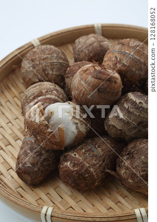 Boiled taro in a bamboo basket Boiled taro in a bamboo basket 128168052