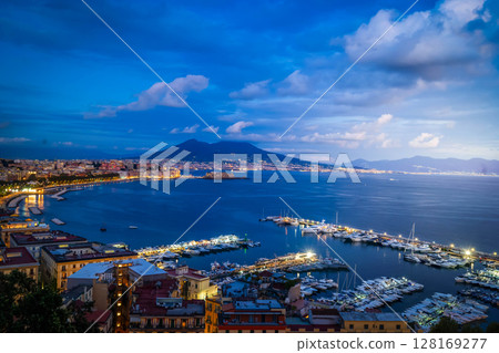 Naples and Vesuvius volcano, Italy 128169277