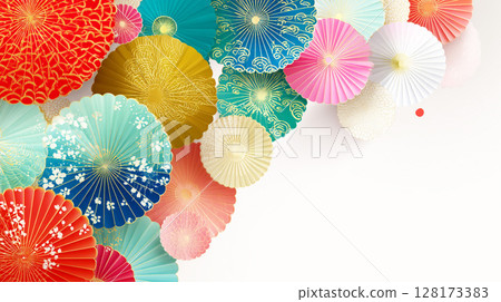 色彩繽紛的日式背景,配有重疊的華麗日本雨傘 色彩繽紛的日式背景,配有重疊的華麗日本雨傘 128173383