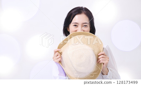 戴草帽的美女中年婦女 128173499
