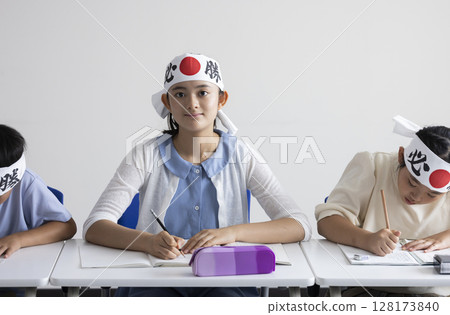 Elementary school students studying for exams 128173840